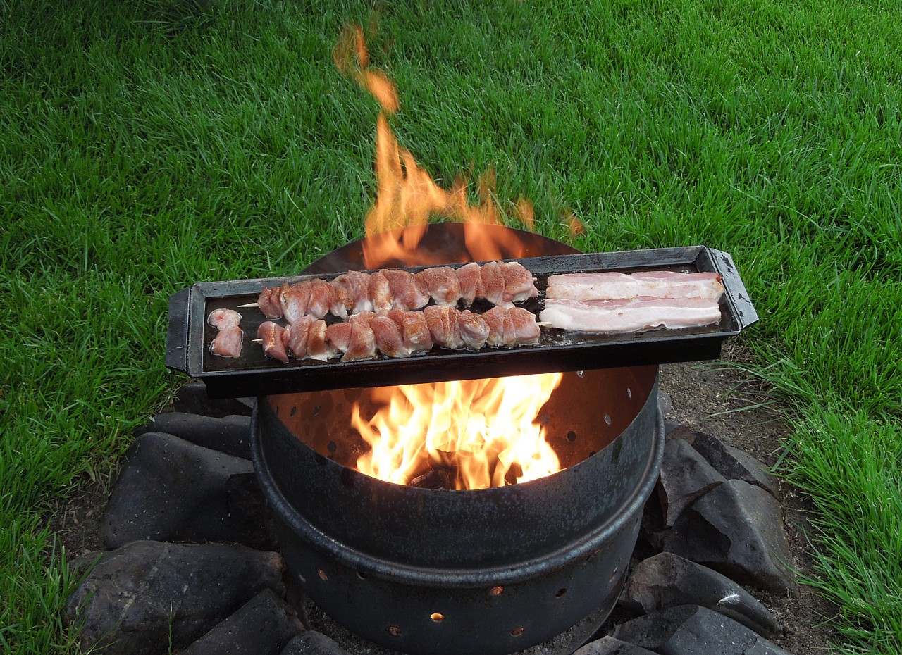 Outdoor Kochrezepte für Pfanne, Grill und Feuer